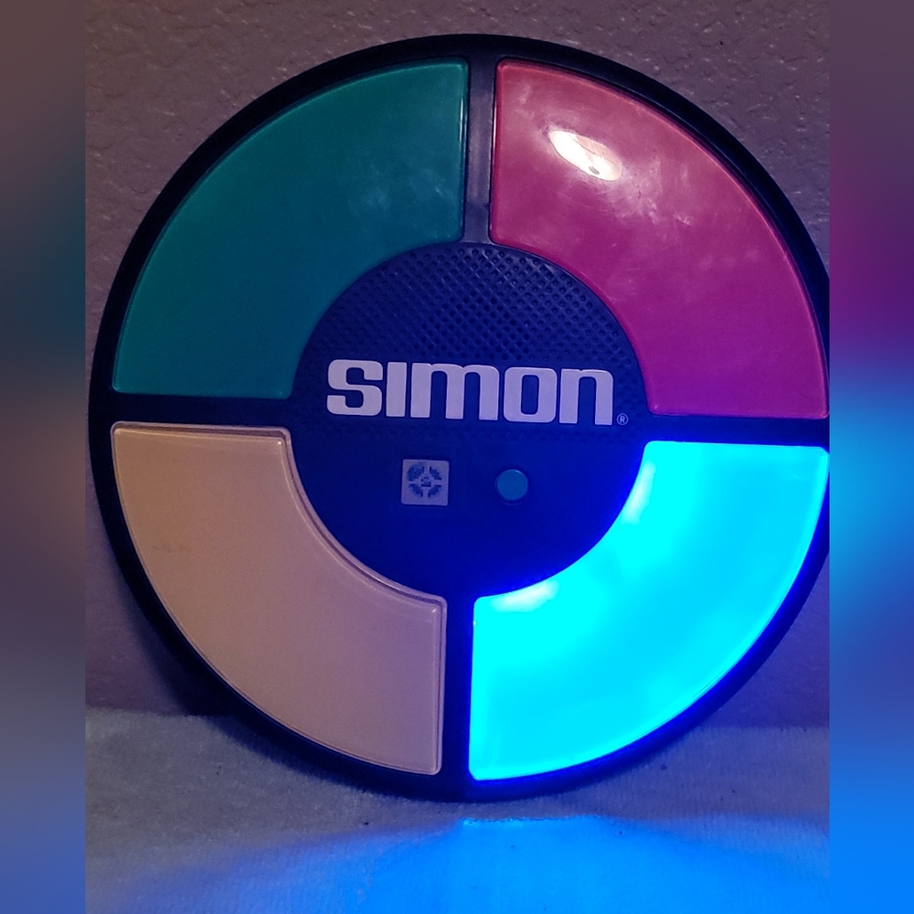 Simon Says Memory Electronic Memory Game Tested And Working 2013 ITEM 1897